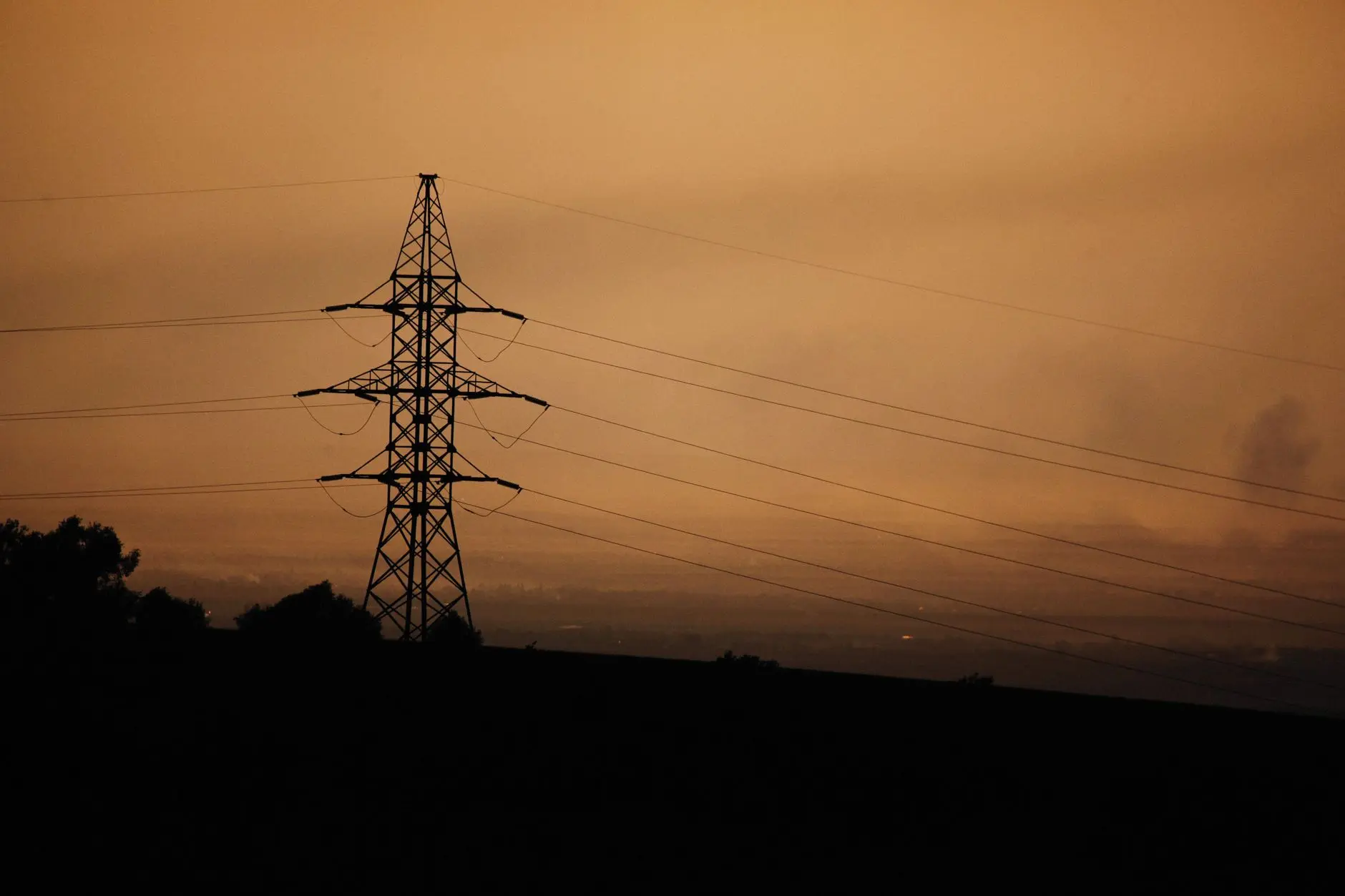 High voltage power transmission lines against a clear sky representing Türkiye energy investment